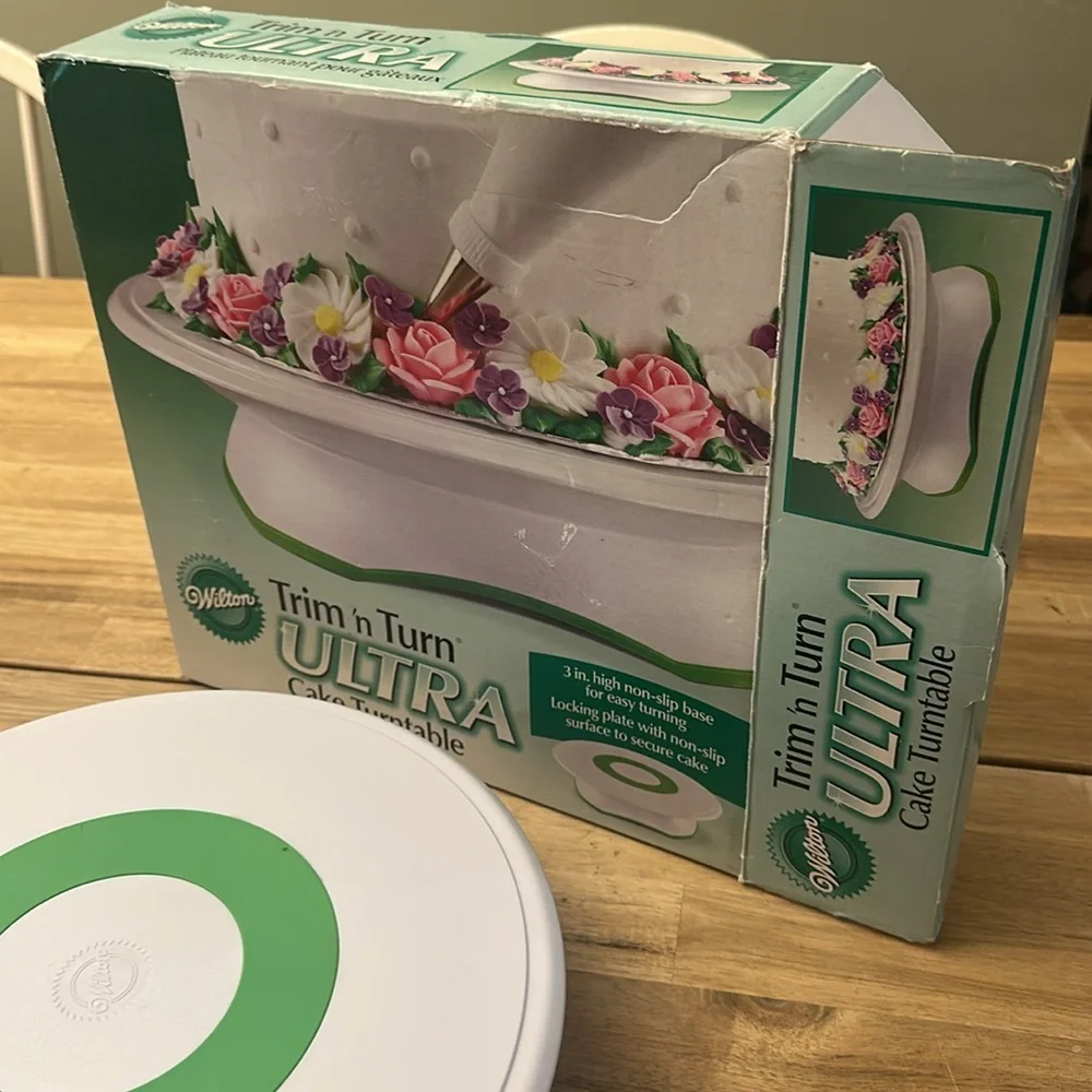 WILTON  TRIM’N TURN ULTRA CAKE TURNTABLE